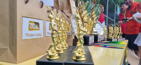 𝐌𝐢𝐢 - 𝐌𝐚𝐝𝐞 𝐢𝐧 𝐈𝐭𝐚𝐥𝐲 - Đối Tác Tài Trợ Giải Đấu Tennis Câu Lạc Bộ 247 Kỷ Niệm 15 Năm- Nâng Tầm Phong Cách với Quà Tặng Thời Trang và Giày Ý