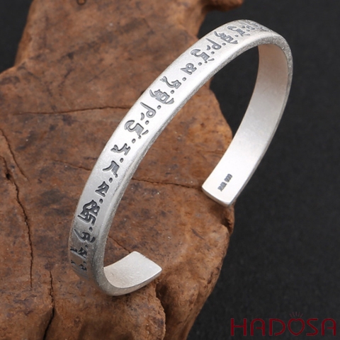 Vòng kiềng bạc đeo tay