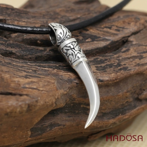 Mặt dây chuyền răng nanh