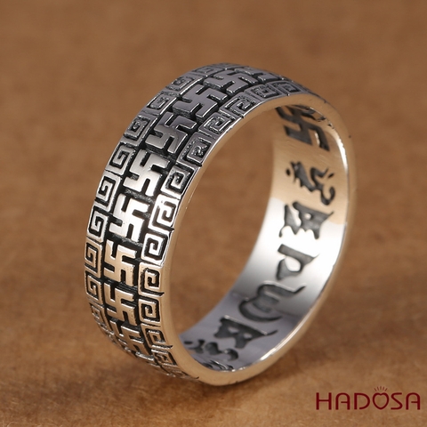 Nhẫn bạc Thái khắc chữ Vạn