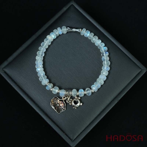 Vòng đá Mặt Trăng 6mm mix charm bạc 925