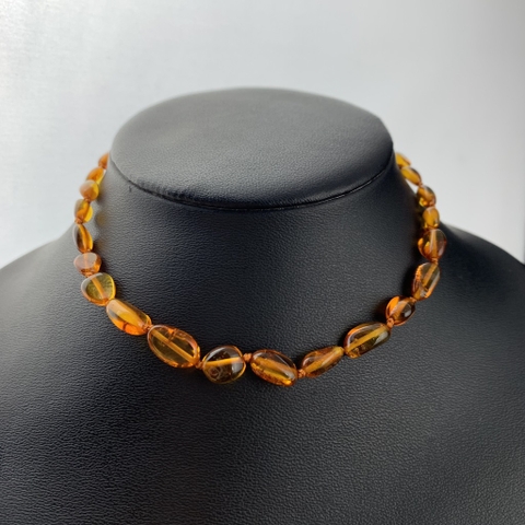 Vòng cổ Hổ phách Baltic vàng đậm thuôn cho em bé