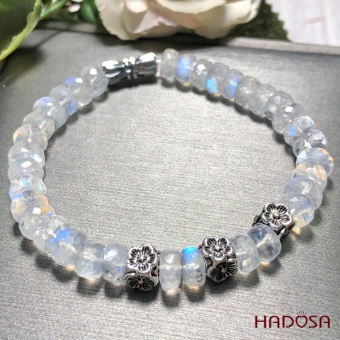 Vòng đá Mặt Trăng 6mm mix charm bạc 925