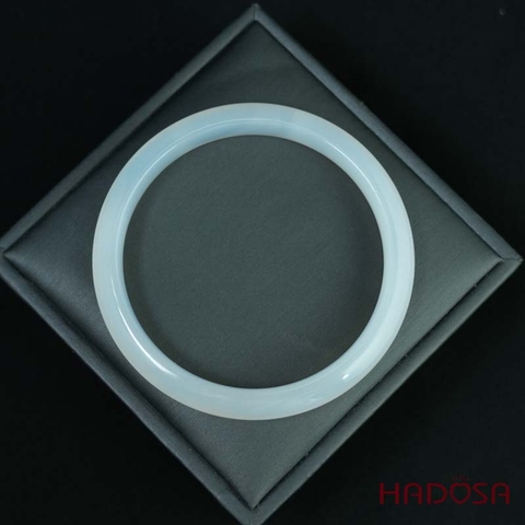 Vòng kiềng mã não trắng ngọc ni lá hẹ 59