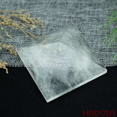Kim tự tháp thạch anh trắng 7cm 250gr