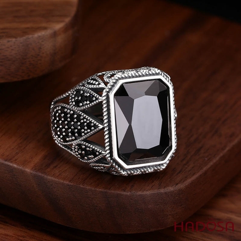 Nhẫn bạc Thái đá đen