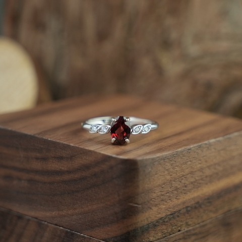 Nhẫn đá garnet 5*7mm bạc 925