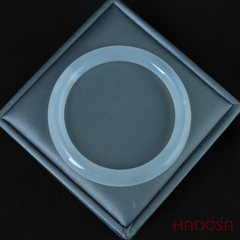 Vòng kiềng mã não trắng ngọc bản tròn ni 55