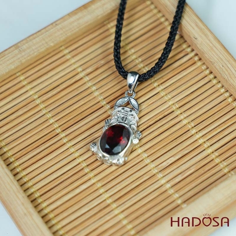 Mặt dây chuyền tỳ hưu đá Garnet 7x9mm bạc 925