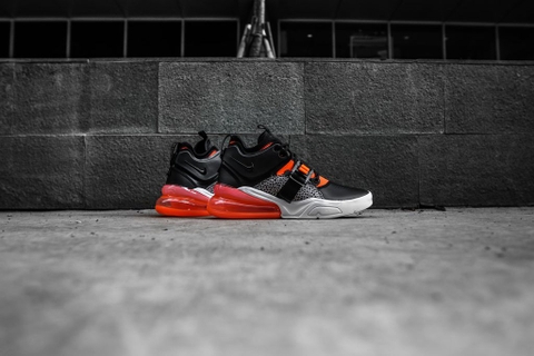 Adidas Originals xuất hiện tông màu “Lựu đỏ” cực kì quyến rũ