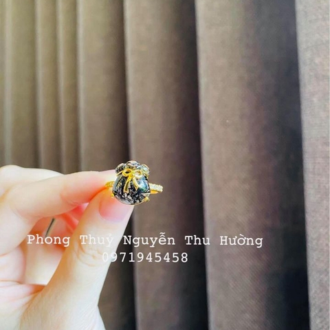 Nhẫn túi tiền thạch anh tóc đen xinh xắn