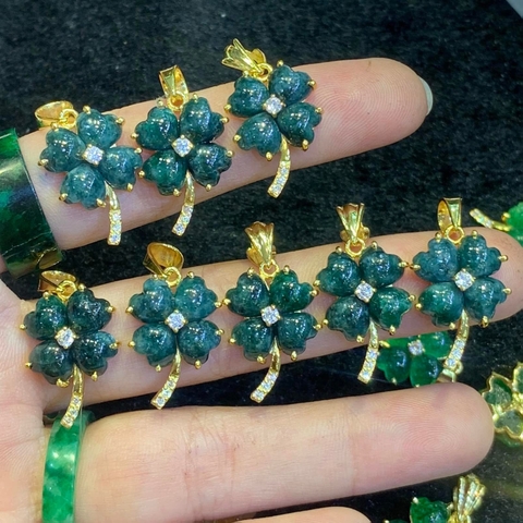 Mặt dây chuyền cỏ 4 lá lam ngọc