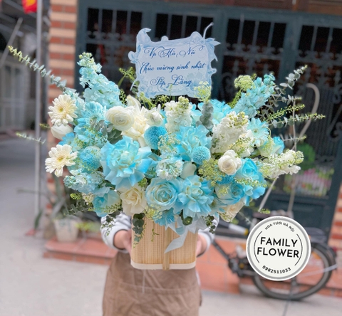 Lẵng hoa xanh dương tặng sinh nhật phái mạnh quận Đống Đa ! Hoa sinh nhật Đống Đa