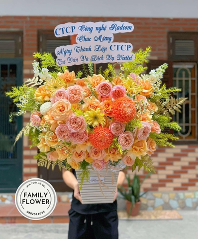 Lẵng hoa tone cam vàng tặng chúc mừng ngày thành lập công ty tại Hà Nội ! Hoa chúc mừng tại cầu Giấy Hà Nội