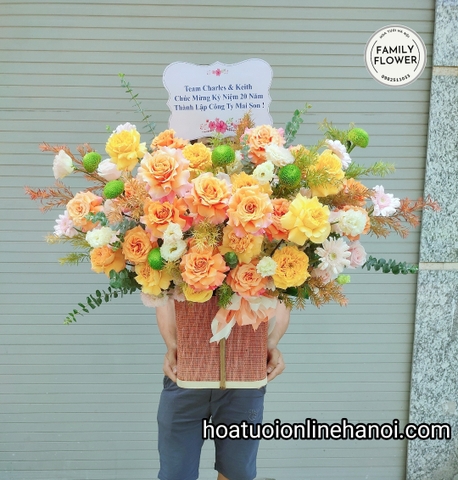 Lẵng hoa tone cam vàng chúc mừng kỷ niệm thành  lập công ty đẹp ở Hà Nội . Hoa chúc mừng Hà Nội