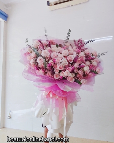 Bó hoa khổng lồ khiến nàng say đắm. Hoa tươi Hà Nội.