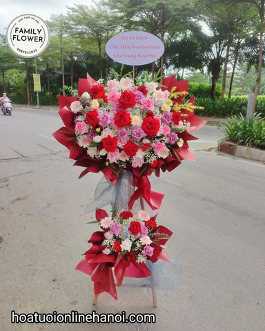 Kệ hoa đỏ mừng khai trương ở Cầu GIẤY - HÀ NỘI . HOA KHAI TRƯƠNG CẦU GIẤY