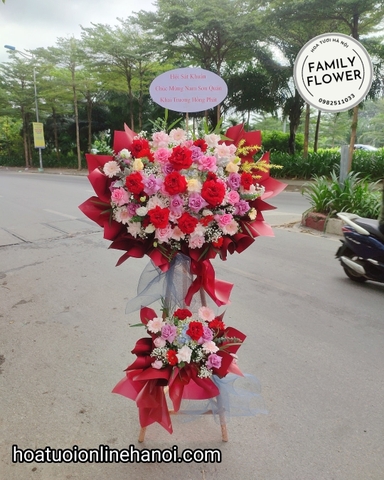 Kệ hoa đỏ mừng khai trương ở Cầu GIẤY - HÀ NỘI . HOA KHAI TRƯƠNG CẦU GIẤY