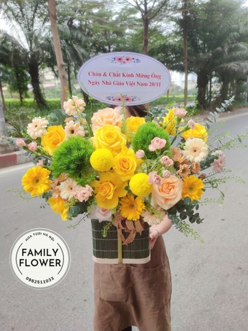 Lẵng hoa tone vàng hồng chúc mừng ngày Nhà giáo Việt Nam 20/11 đẹp tại Cầu Giấy.