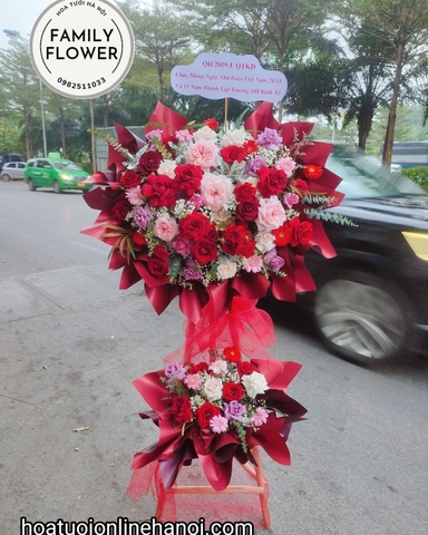 Cây hoa chúc mừng ngày Nhà Giáo Việt Nam tại quận Ba Đình.