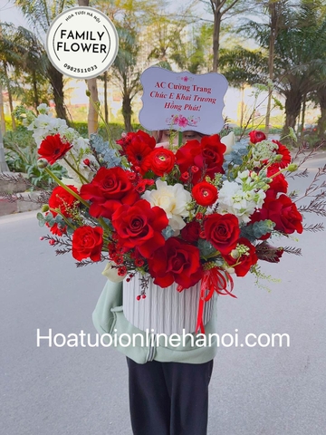 Lẵng hoa hồng tone đỏ tươi chúc mừng ngày 8/3 đẹp tại Hà Nội.