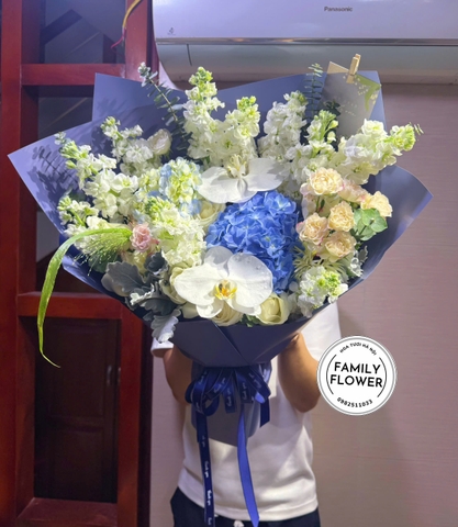 Bó hoa xanh trắng thanh lịch – Hoa tươi Hà Nội | Family Flower