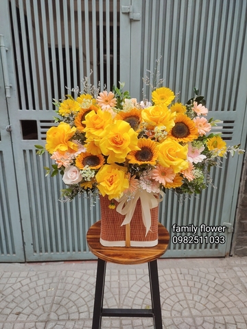 Lẵng hoa hướng dương chúc mừng khai trương ở Cầu Giấy - Hà Nội