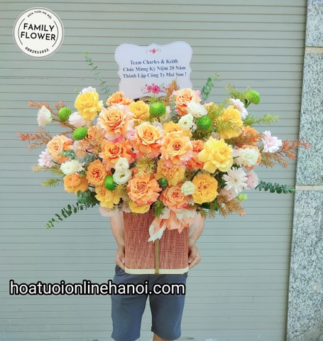 Lẵng hoa tone cam vàng chúc mừng kỷ niệm thành  lập công ty đẹp ở Hà Nội . Hoa chúc mừng Hà Nội