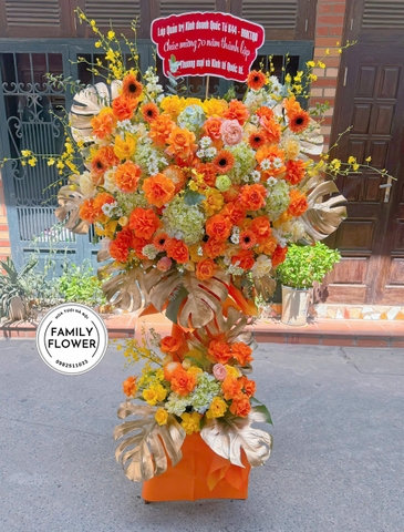 Kệ Hoa Chúc Mừng Tone Cam Vàng Rực Rỡ, Sang Trọng – Hoa Tươi Hà Nội | Family Flower