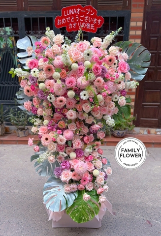 Kệ Hoa Tươi Tone Hồng Pastel Chúc Mừng Sang Trọng Tại Hà Nội