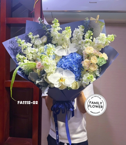 Bó hoa xanh trắng thanh lịch – Hoa tươi Hà Nội | Family Flower