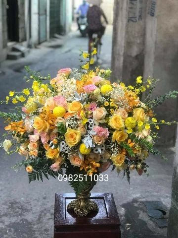 Bình hoa tone vàng tặng phái nam tại Hà Nội - Hoa tươi Hà Nội - Đặt hoa online