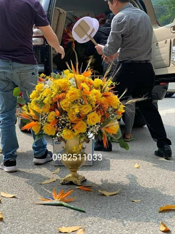 Bình hoa tone vàng tặng nam tại Hà Nội - Hoa tươi Hà Nội - Đặt hoa online