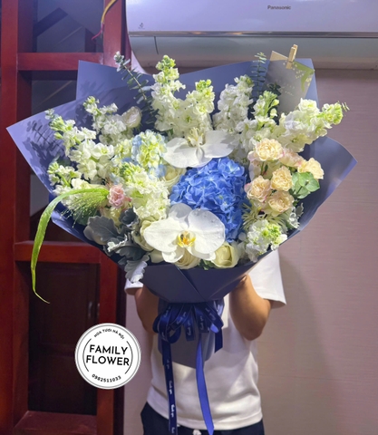 Bó hoa xanh trắng thanh lịch – Hoa tươi Hà Nội | Family Flower