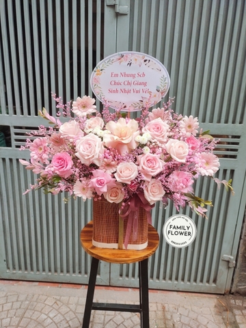 Lẵng hoa tone hồng chúc mừng sinh nhật ở Hà Nội - Family Flower - Hoa tươi Cầu Giấy - Hà Nội