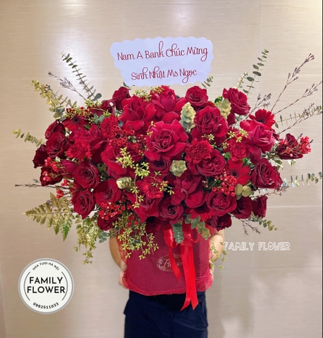 Lẵng hoa hồng đỏ chúc mừng ngày quốc tế phụ nữ mùng 8tháng 3 ở Hà Nội ! mua hoa tươi Hà Nội