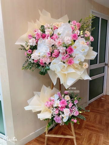 Kệ hoa 4 cành lan hồ điệp sang trọng chúc mừng khai trương đẹp ở Cầu Giấy - Hà Nội . Hoa khai trương Hà Nội