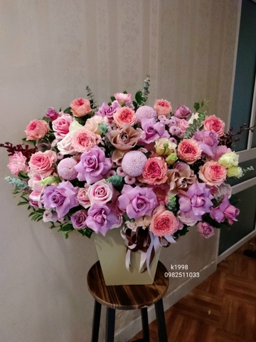 Lẵng hoa tím chúc mừng sinh nhật cô giáo ở quận Cầu Giấy - Hà Nội. Hoa sinh nhật tại Hà Nội