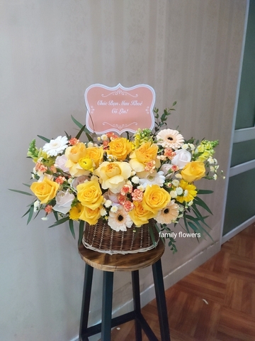 Giỏ hoa tone vàng dành tặng bạn bè tại Hà Nội - Hoa tươi khu vực Cầu Giấy, Ba Đình, Hà Nội