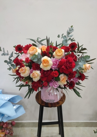 Hộp hoa đỏ tặng đối tác quan trọng tại Hà Nội - Hộp hoa sang trọng - Hoa tươi Hà Nội