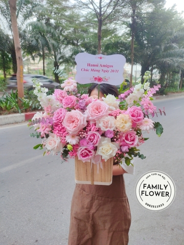 Lẵng hoa tone hồng pastel ngọt ngào, hoa 20/11, ngày nhà giáo Việt Nam tại Hà Nội.