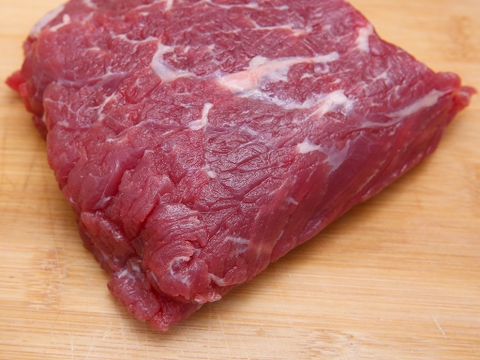 Vai bò Úc tươi Trung Đồng hút chân không khay 250g
