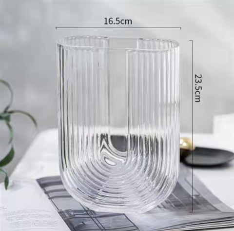 Lọ hoa thuỷ tinh chữ U