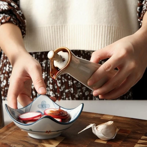 Chai rót dầu/mắm/tương sứ hỏa biến IRO