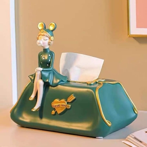 Hộp khăn giấy cô gái mặc đầm