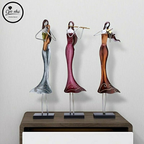 Phù điêu thép cô gái nhạc cụ