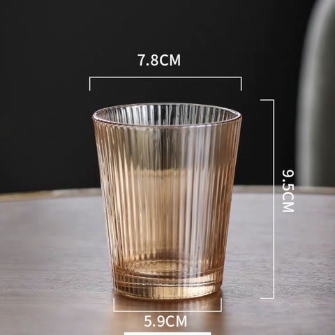 Ly thủy tinh kẻ tăm