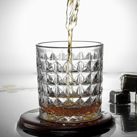 Ly kim cương trám trụ viền vàng