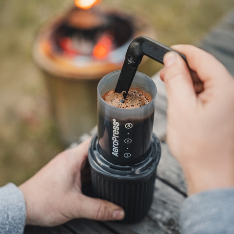 Aeropress: Dụng cụ pha cà phê lý tưởng cho người thích du lịch và dân văn phòng
