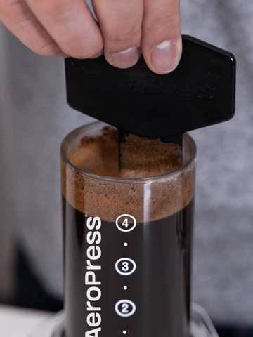 1000 biến số với Aeropress – Phần 2: Khuấy đảo